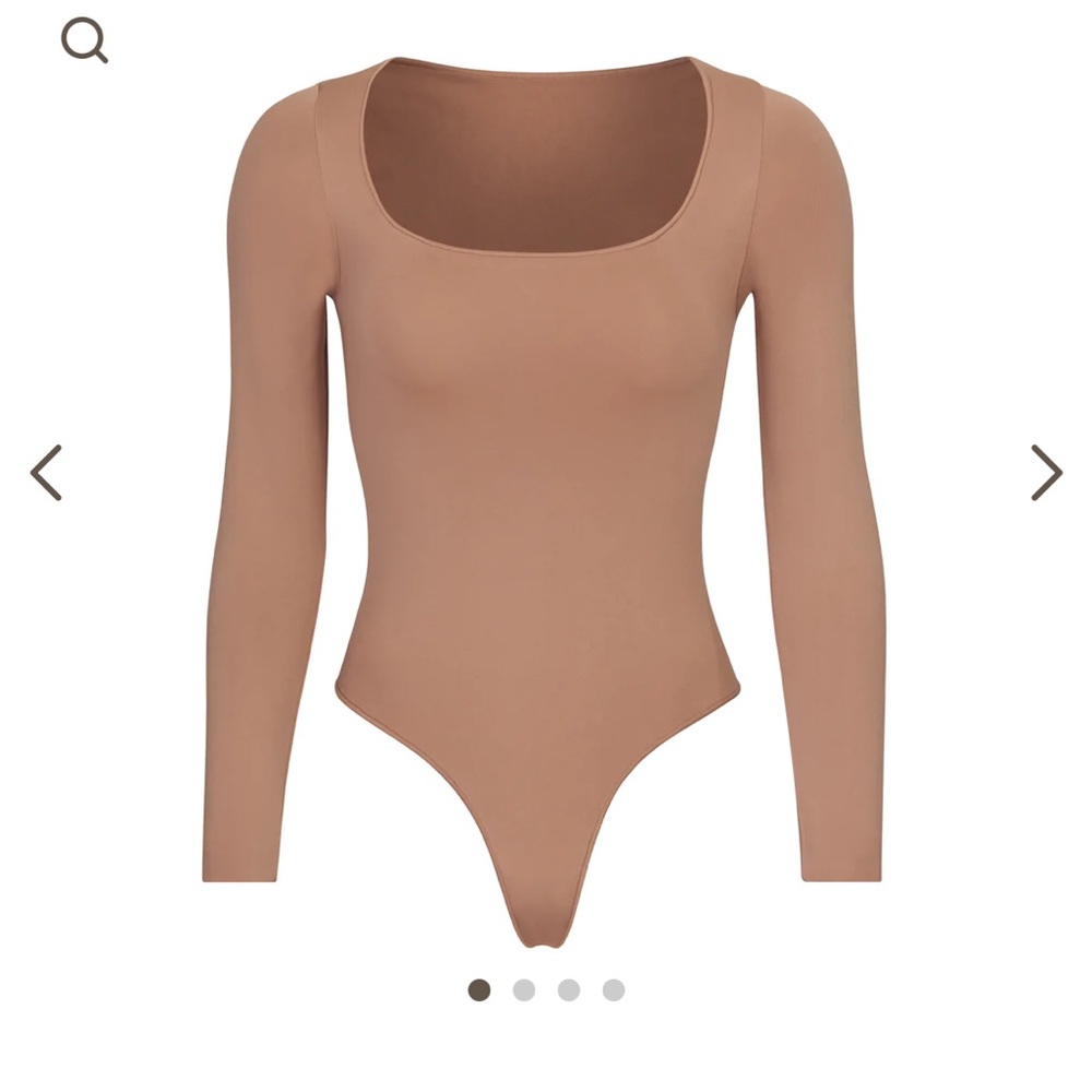 ESSENTIAL LONG SLEEVE SCOOP NECK BODYSUIT